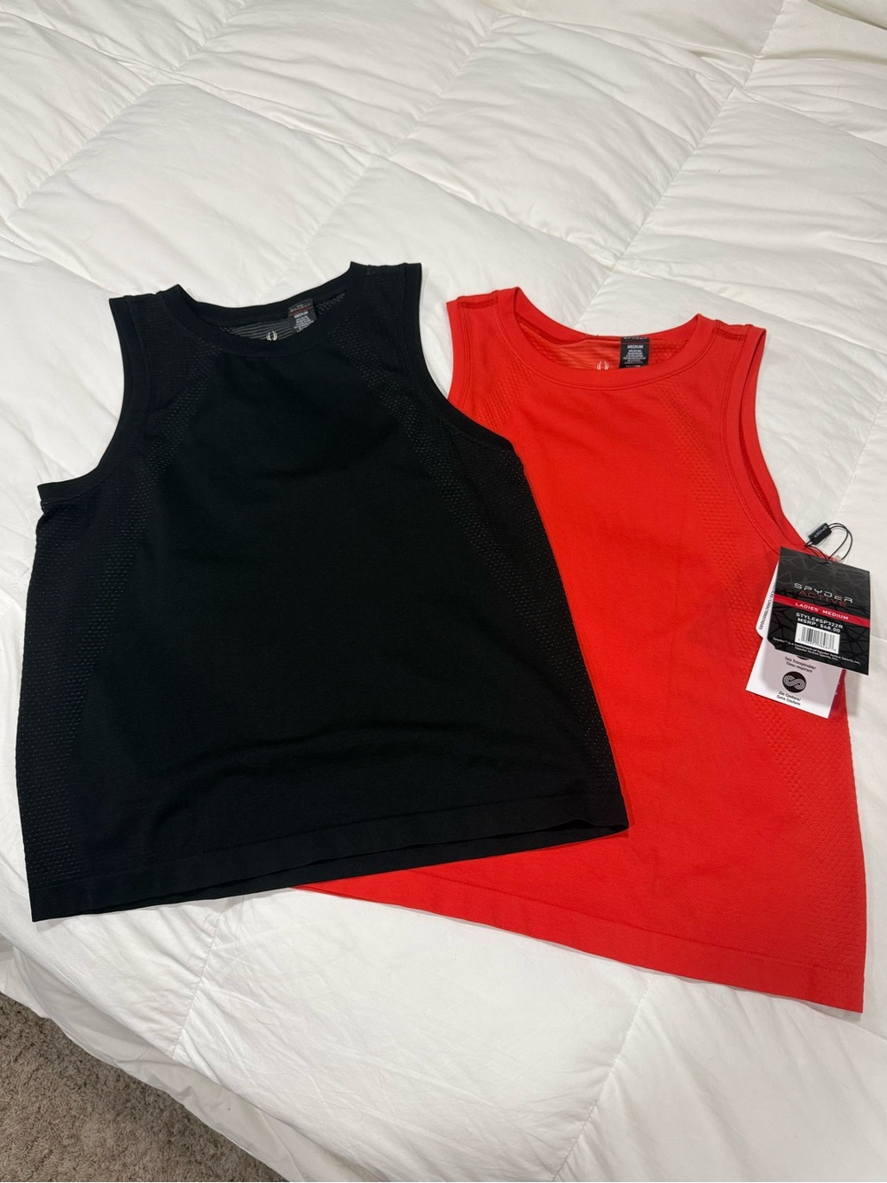Spyder active tank tops
Size medium